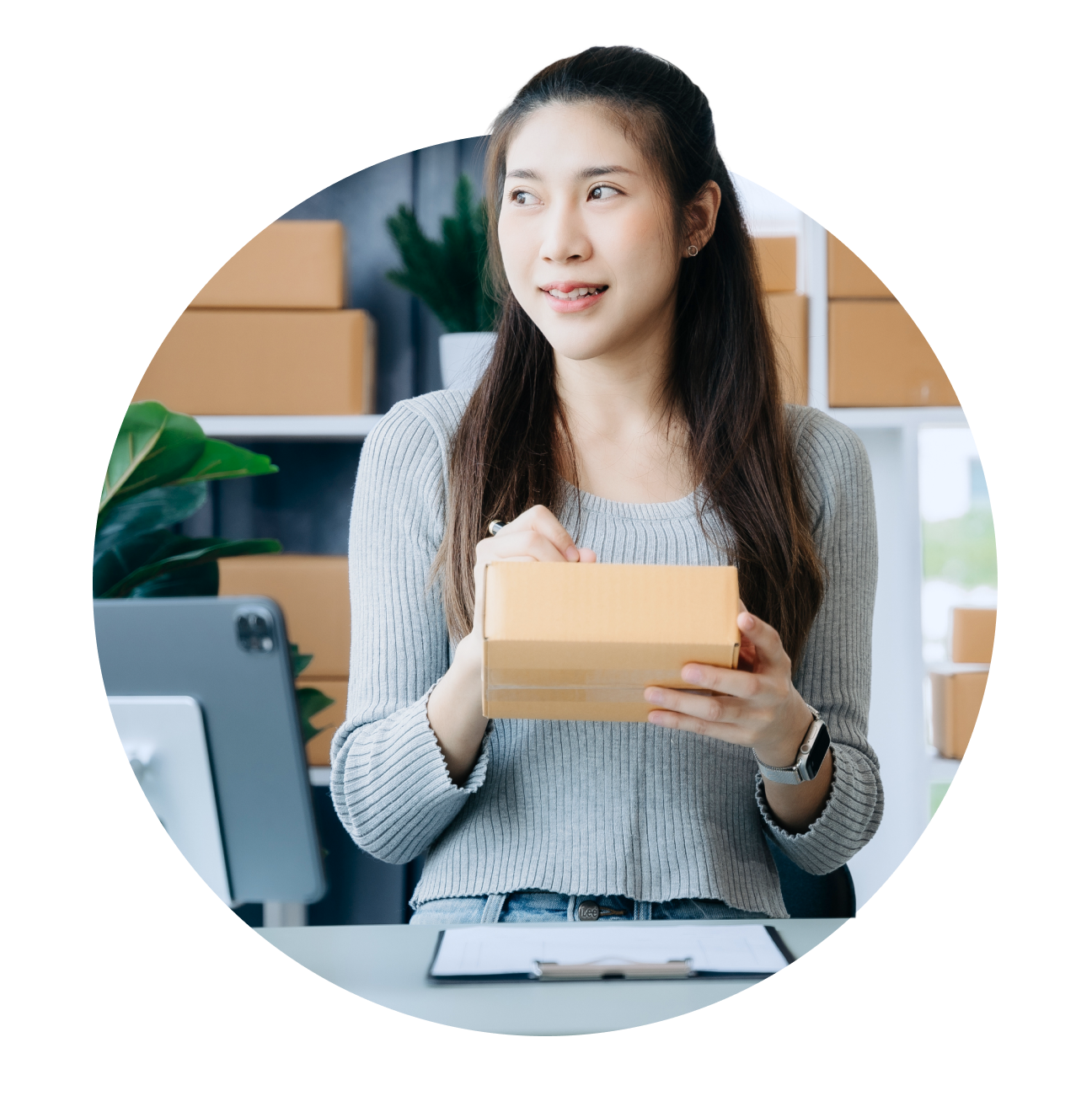 Nhà bán hàng đang chuẩn bị đơn hàng